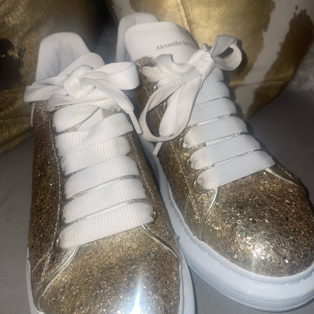 Authentic Alexander McQueens size 37 ✨